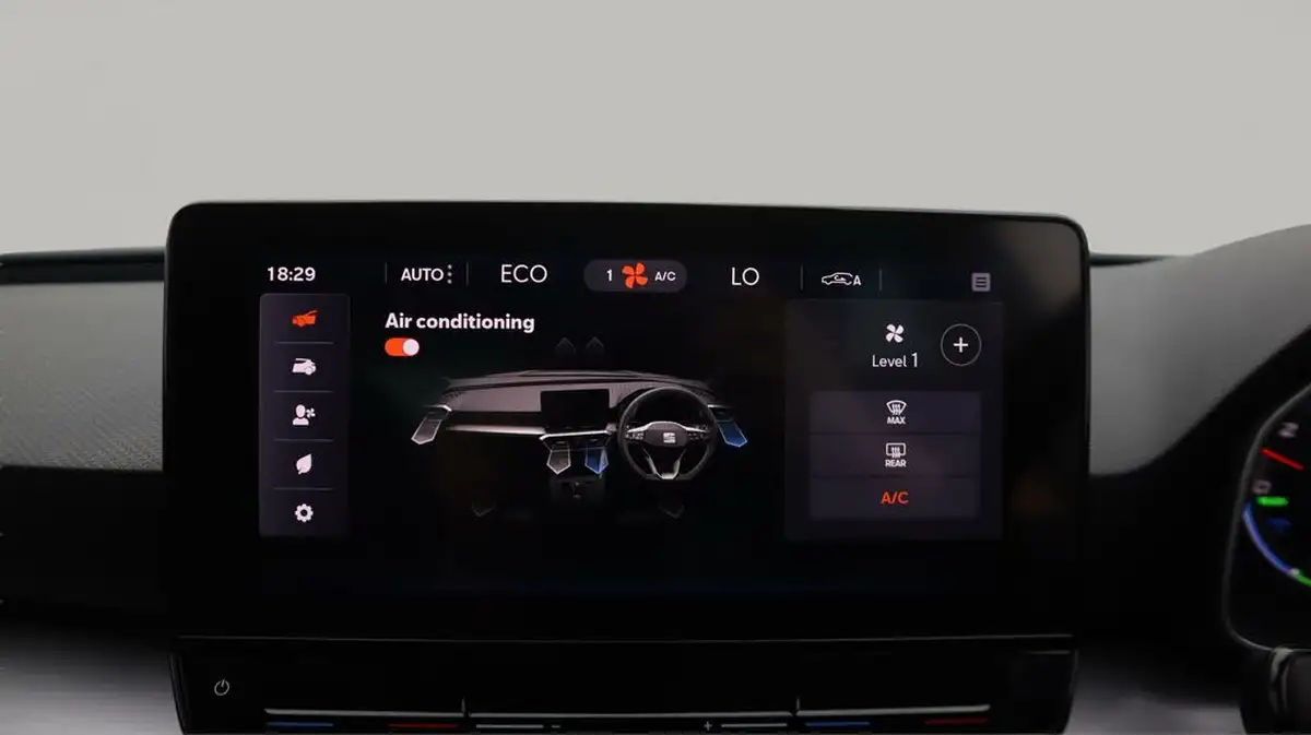 2021-seat-leon-14-e-hybrid-fr-hatchback-big-12