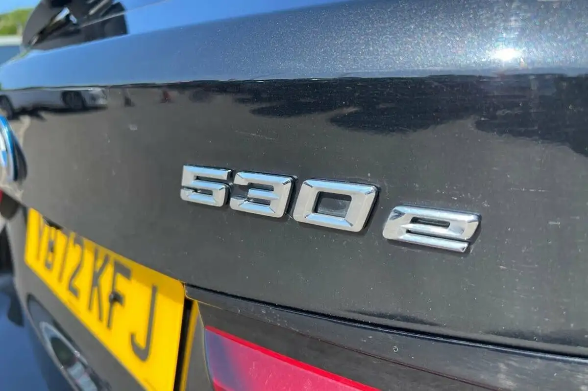 2022-bmw-5-series-20-530e-m-sport-touring-5d-big-27