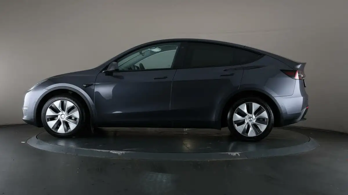 2022-tesla-model-y-e-long-range-big-29