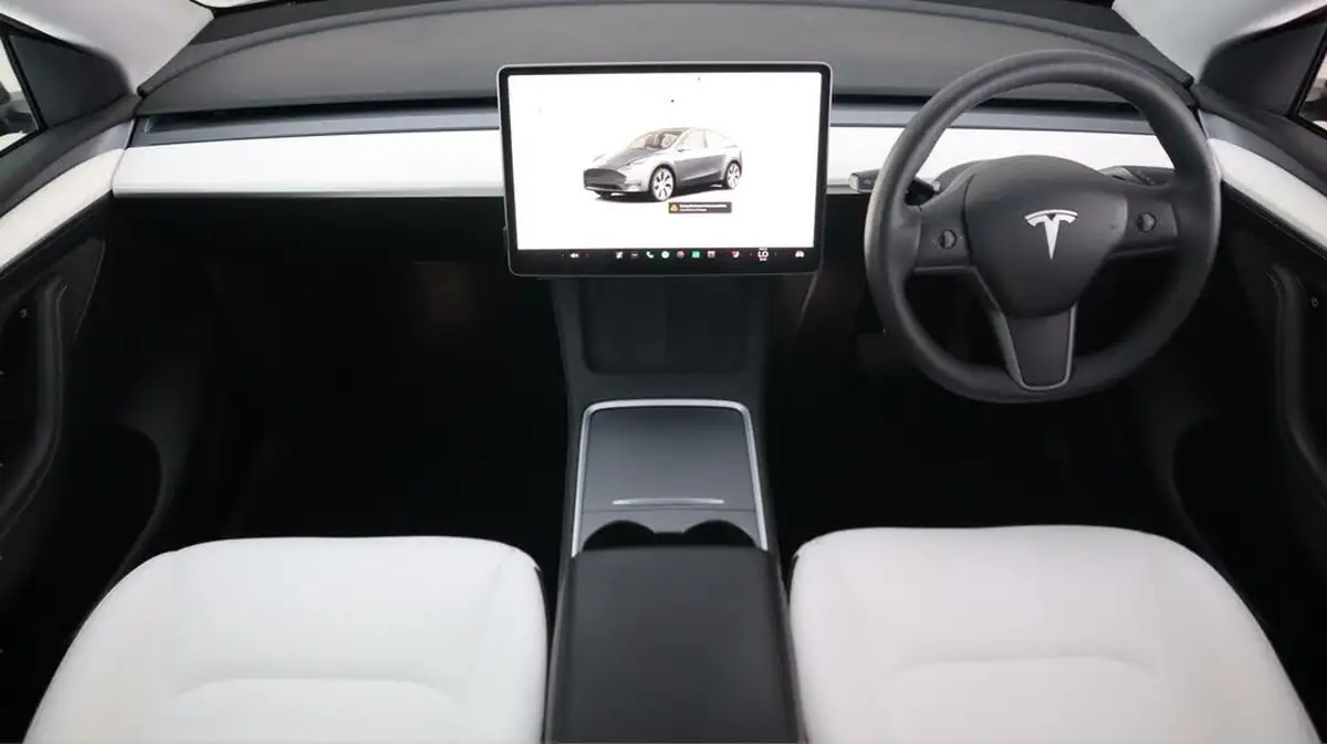 2022-tesla-model-y-e-long-range-big-13