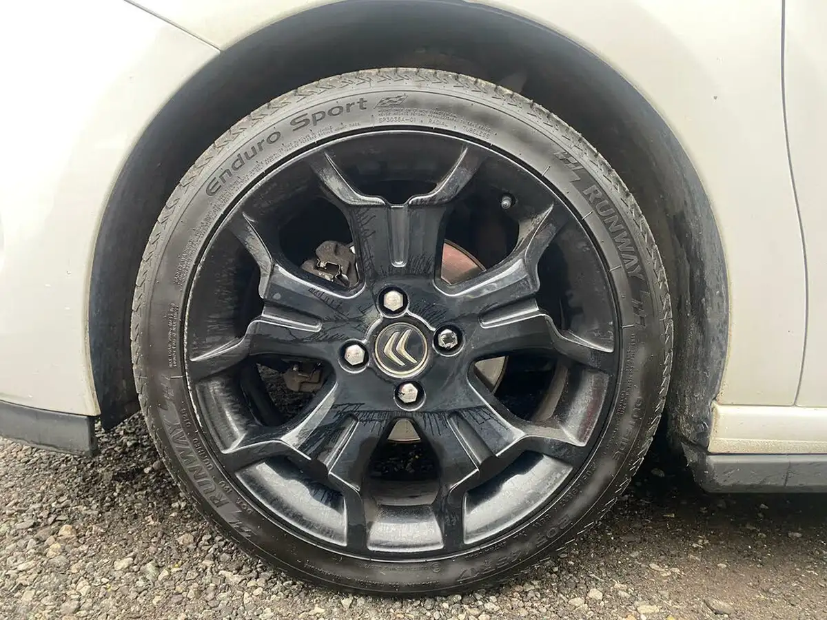 2014-citroen-ds3-16e-hdi-dstyle-plus-90bhp-airdream-big-18