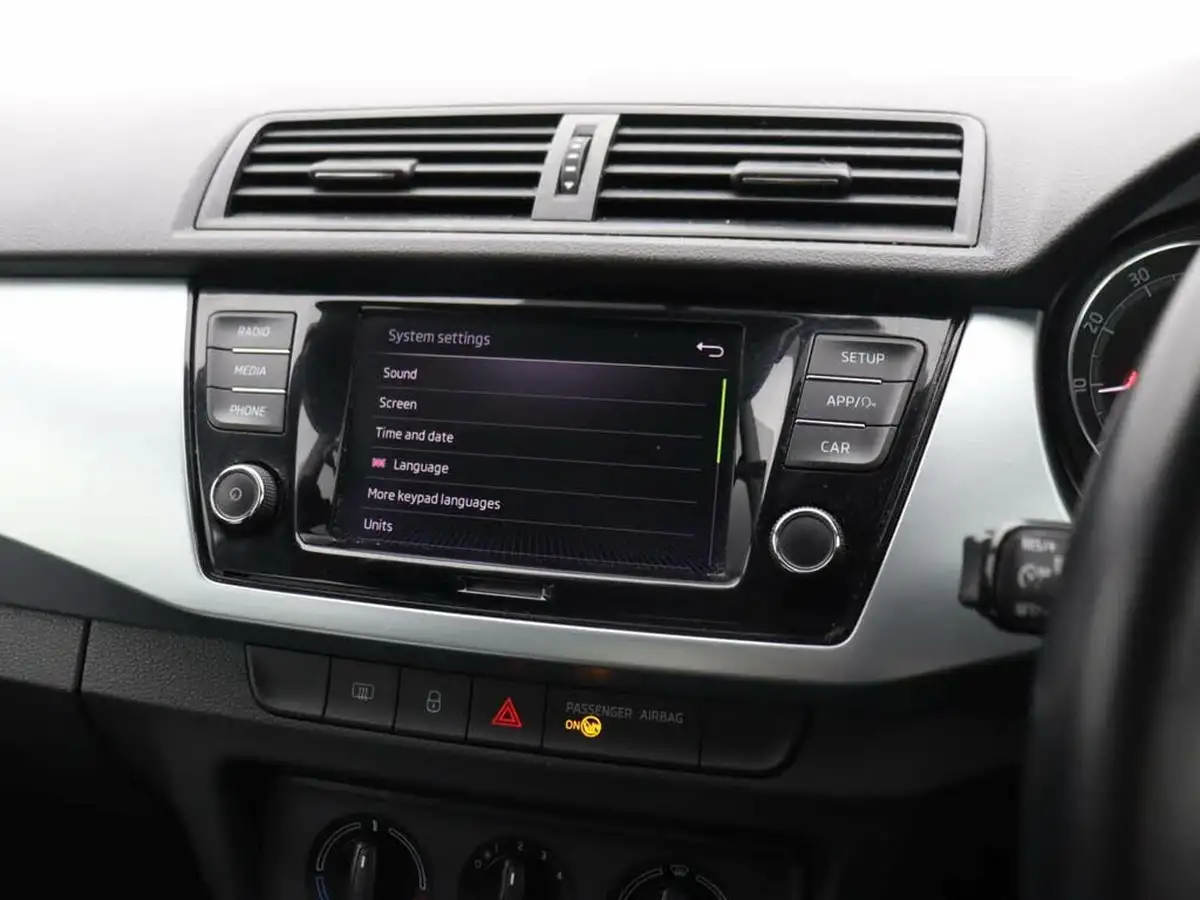 2018-skoda-fabia-10-mpi-se-ss-hatchback-big-27
