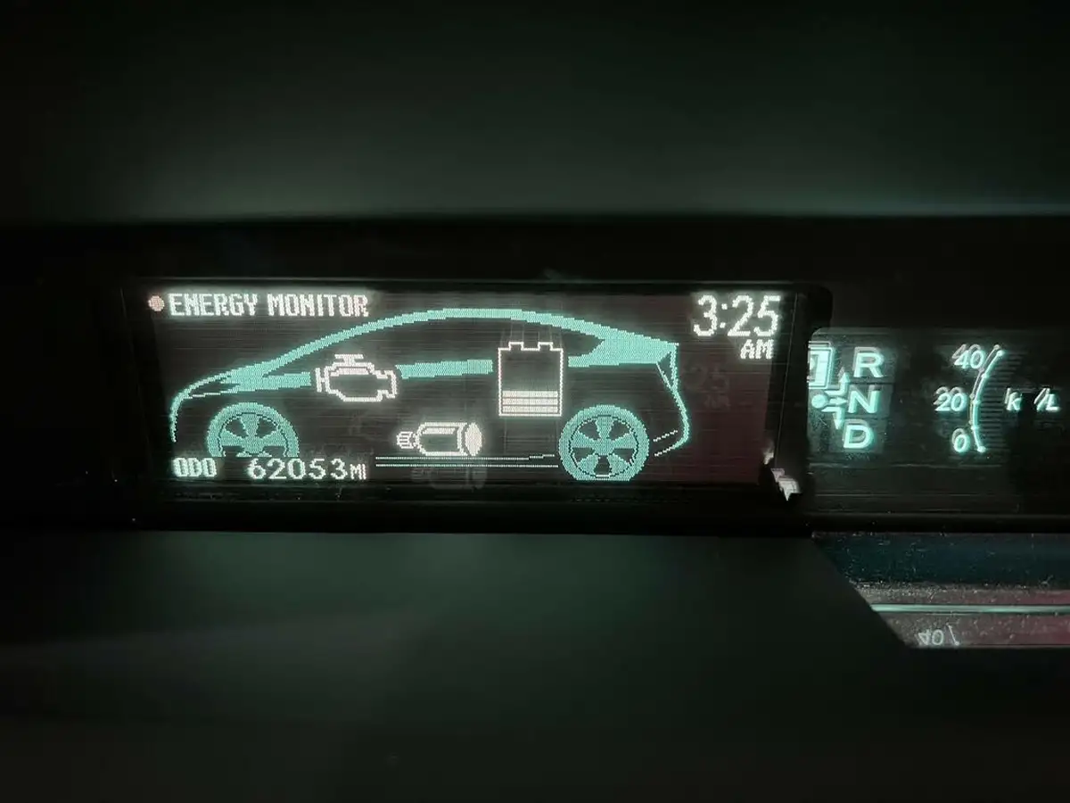 2010-toyota-prius-big-8