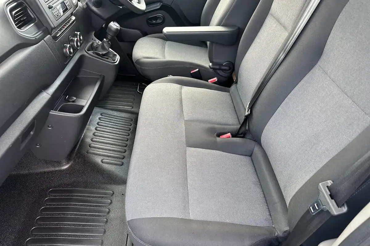 2022-nissan-interstar-23dci-f33-l2h2-acenta-135pseu6d-big-8
