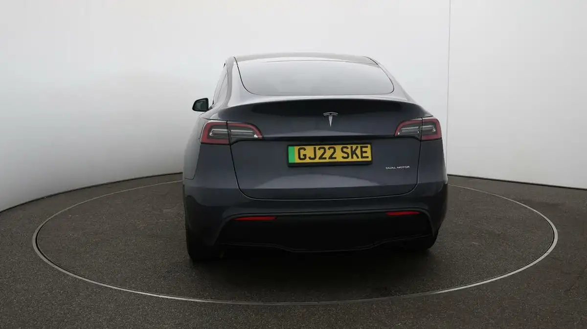 2022-tesla-model-y-e-long-range-big-59