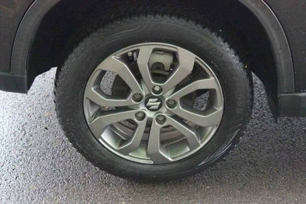 2017-suzuki-vitara-16-sz4-big-9