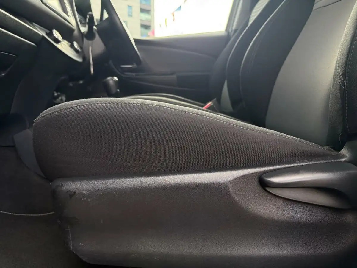 2019-toyota-yaris-15-vvt-i-icon-tech-98bhp-hybrid-1497cc-e-cvt-big-32