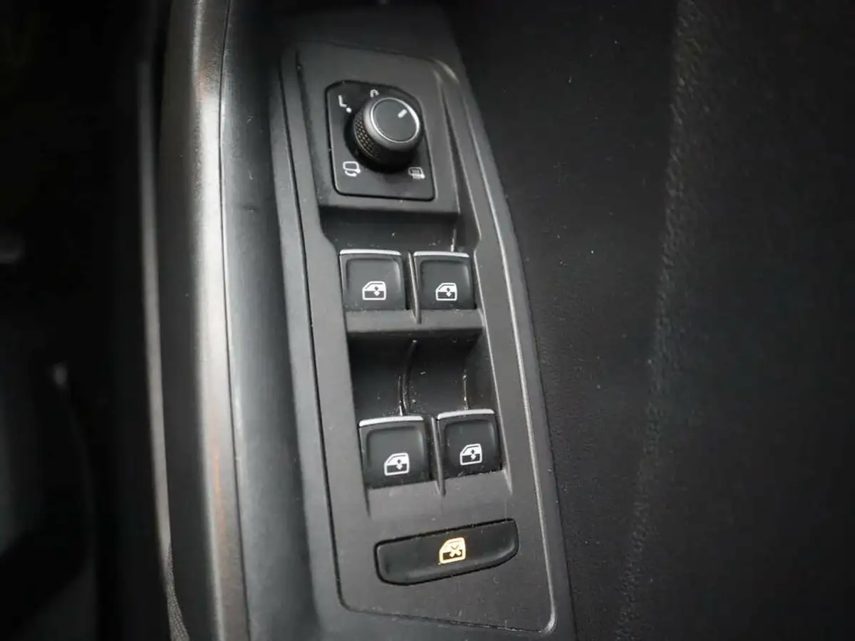 2019-volkswagen-t-roc-10-tsi-se-big-36