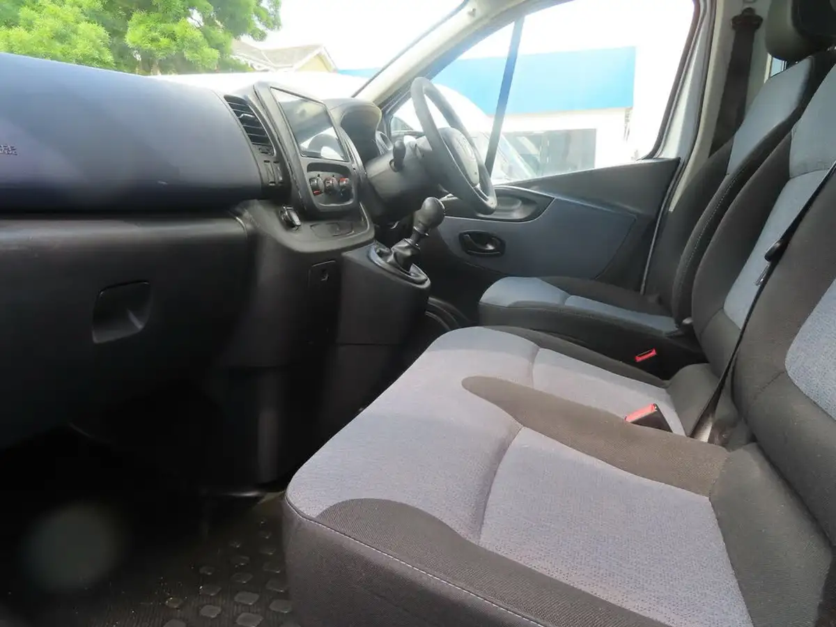 2017-vauxhall-vivaro-16cdti-2900-l1h1-95pseu6-ss-9-seats-combi-big-36