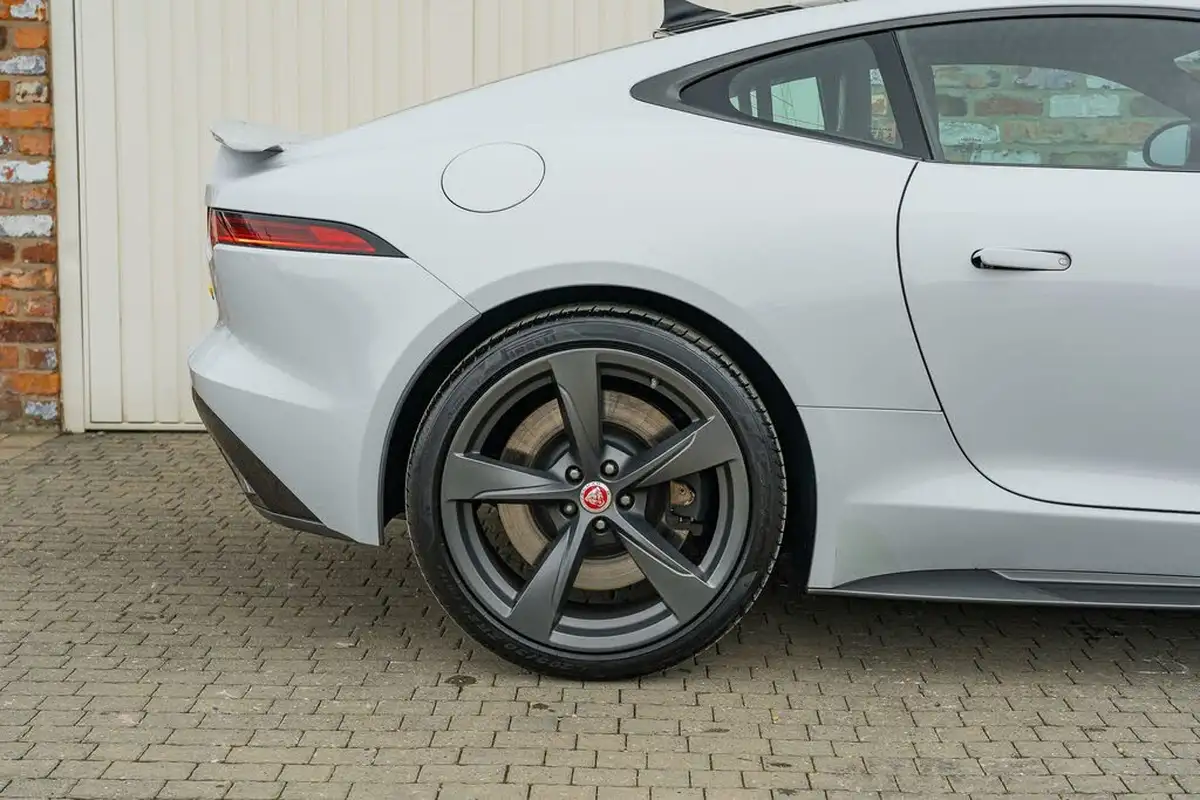 2017-jaguar-f-type-30-v6-sc-400-sport-coupe-big-25