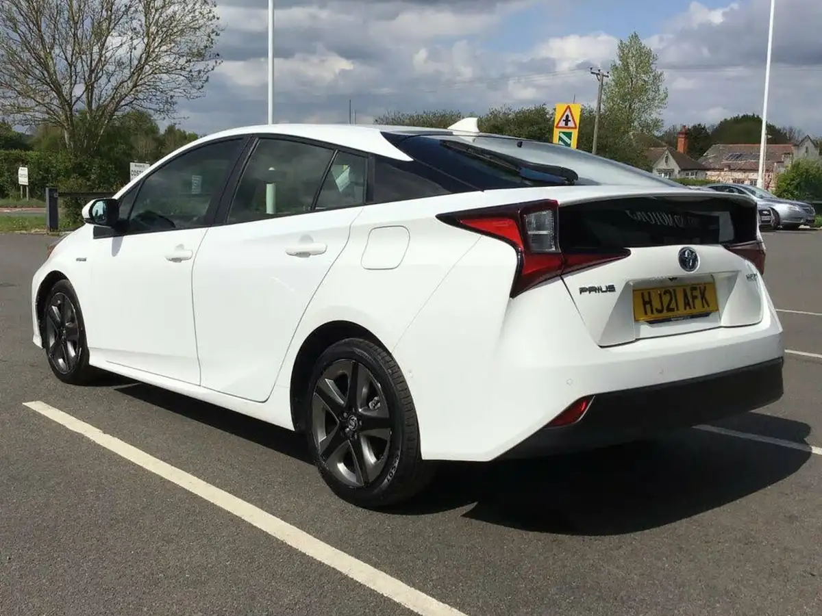 2021-toyota-prius-18-vvt-i-business-edition-plus-cvt-big-6