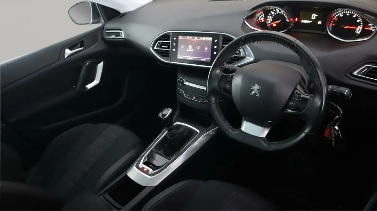 2020-peugeot-308-sw-12-puretech-allure-130bhp-big-8