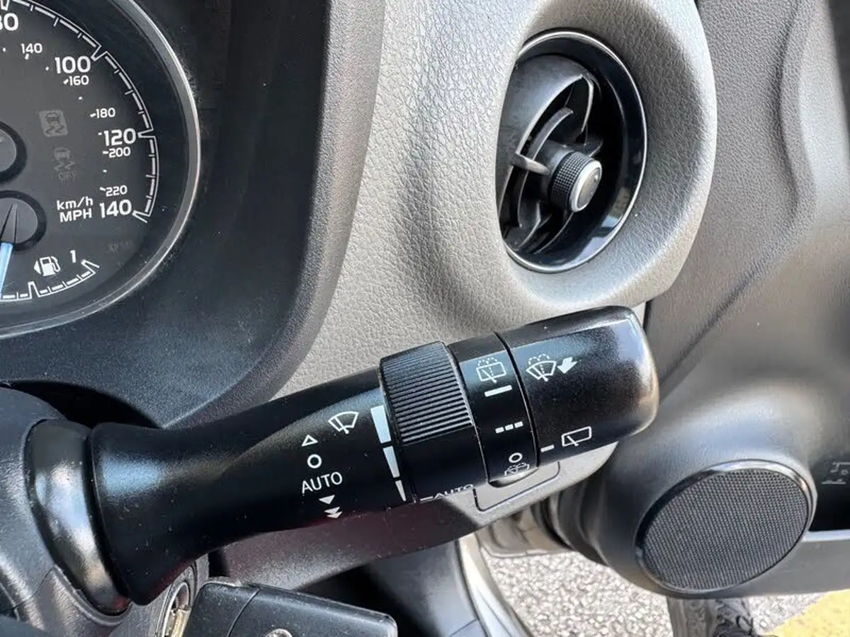 2019-toyota-yaris-15-vvt-i-icon-tech-111bhp-1496cc-big-32