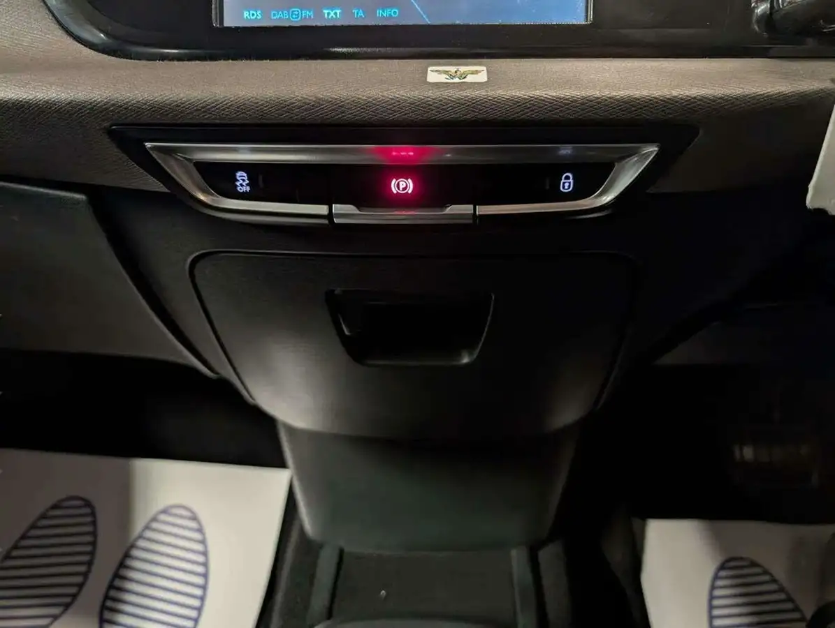 2016-citroen-c4-picasso-16bluehdi-exclusive-eat6-big-36