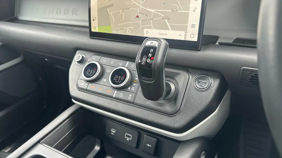 2022-land-rover-110-defender-20-p400e-x-dynamic-hse-big-12