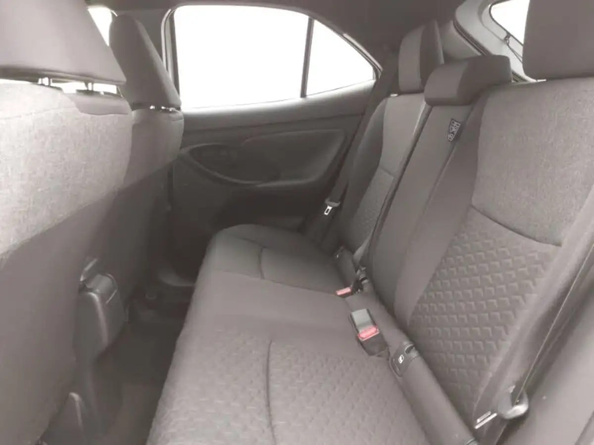 2021-toyota-yaris-15-vvt-i-design-panoramic-roof-big-5