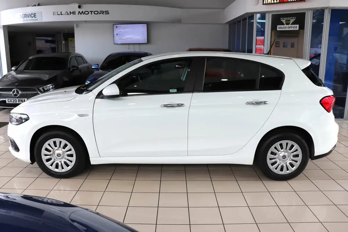 2016-fiat-tipo-14-easy-hatchback-big-4