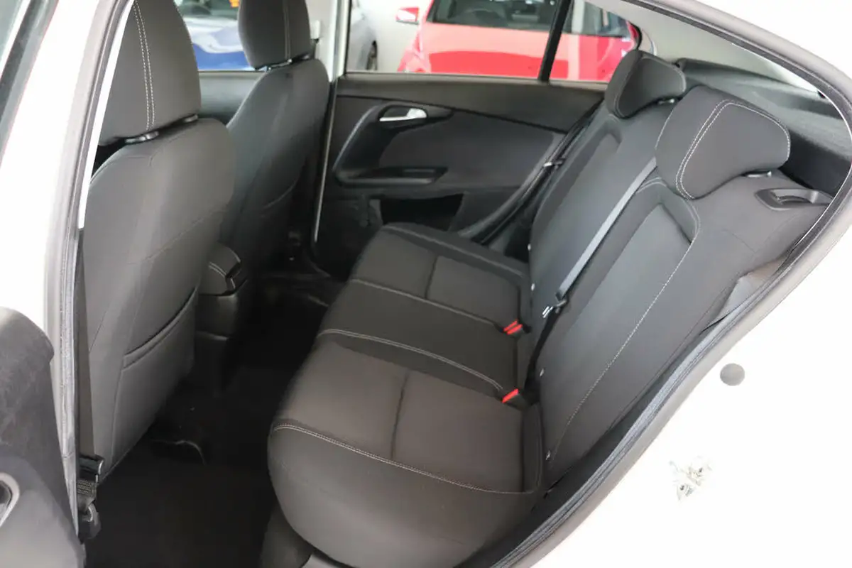 2016-fiat-tipo-14-easy-hatchback-big-28