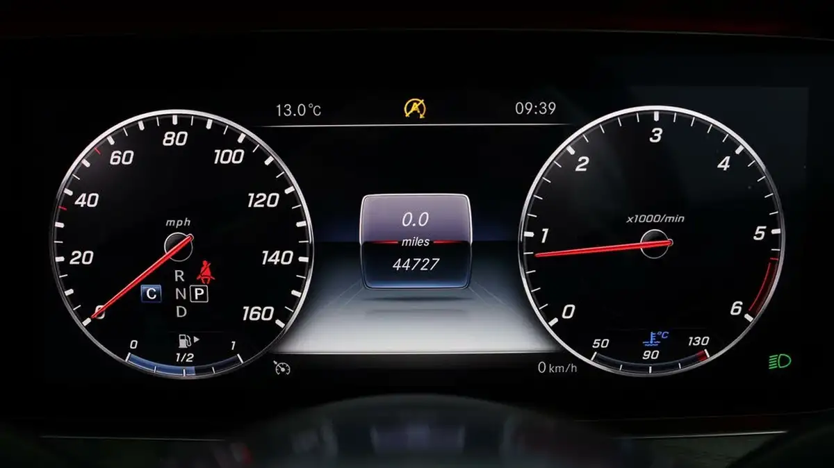 2019-mercedes-benz-e-class-20d-e220d-amg-line-cabriolet-2d-plus-big-9