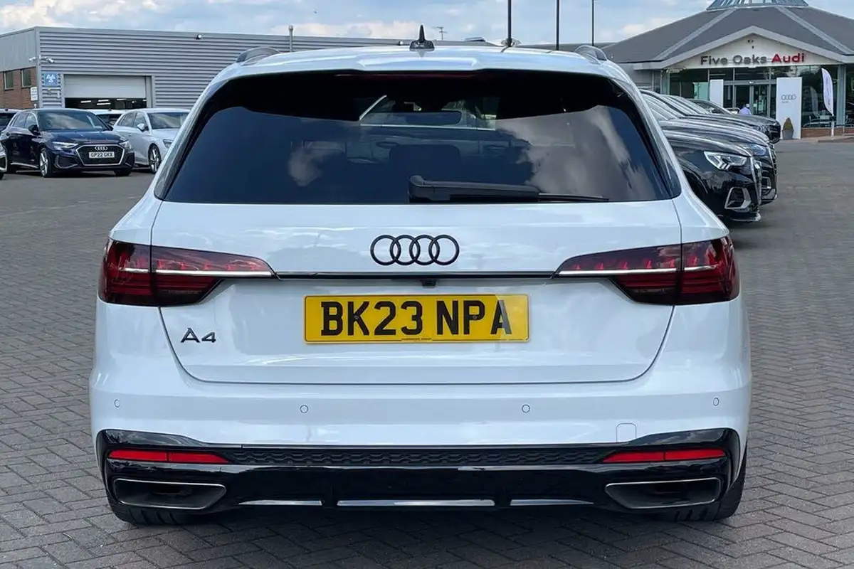 2023-audi-a4-avant-20-40-tfsi-black-edition-big-4