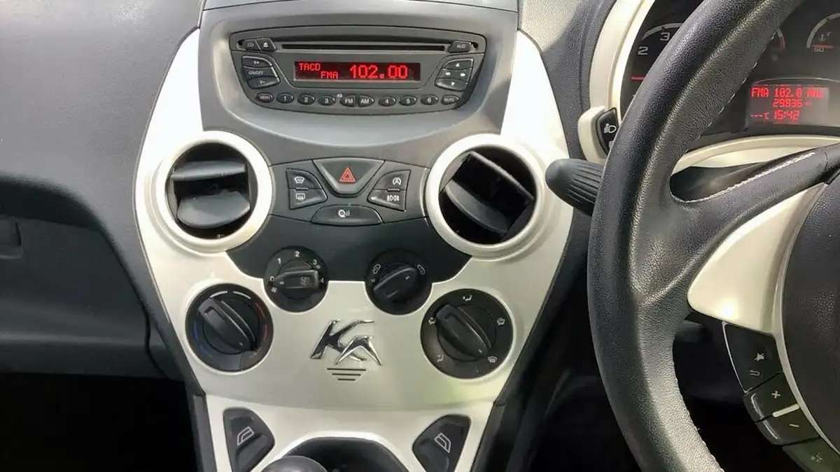 2016-ford-ka-12-zetec-white-edition-big-7