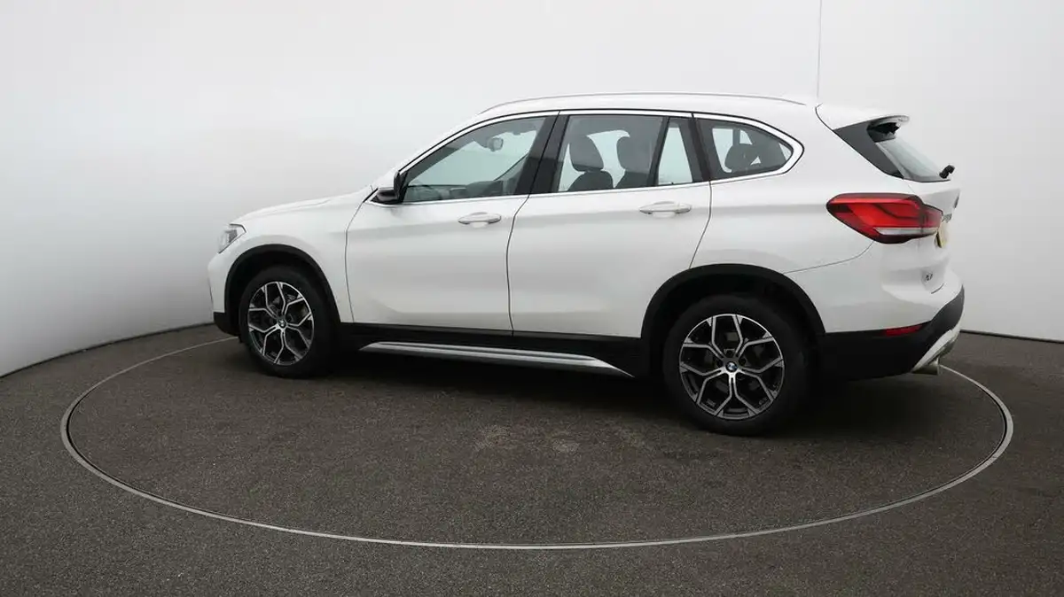 2021-bmw-x1-20-sdrive20i-xline-big-47