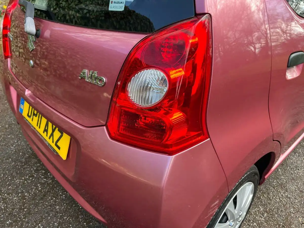 2011-suzuki-alto-10-sz2-big-50