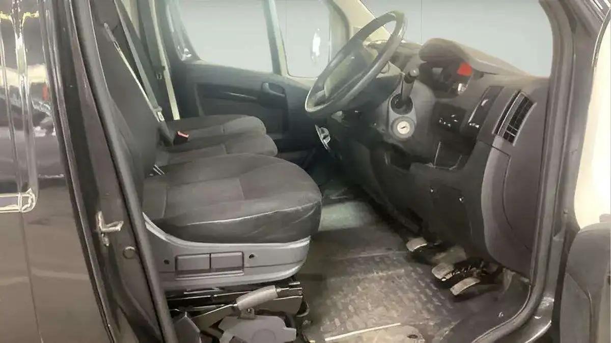 2021-peugeot-boxer-22-bluehdi-professional-435-l4-h2-140bhpeu6dt-big-4