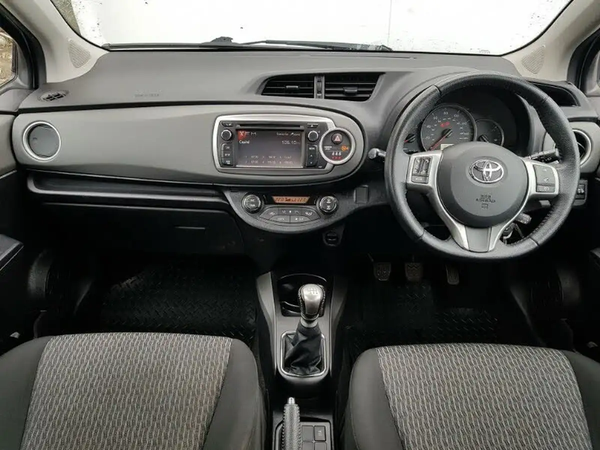 2014-toyota-yaris-133-icon-smart-pack-big-2