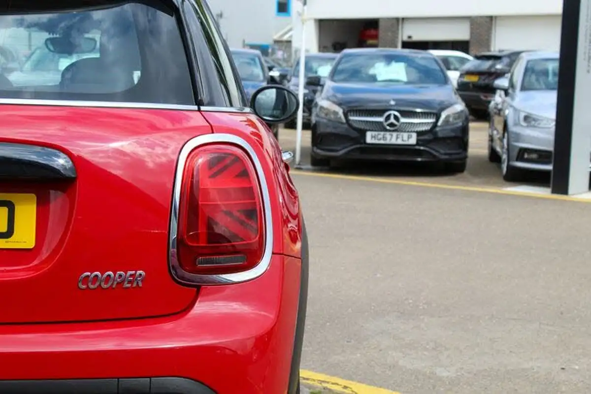 2022-mini-cooper-15-cooper-classic-hatchback-5d-big-8