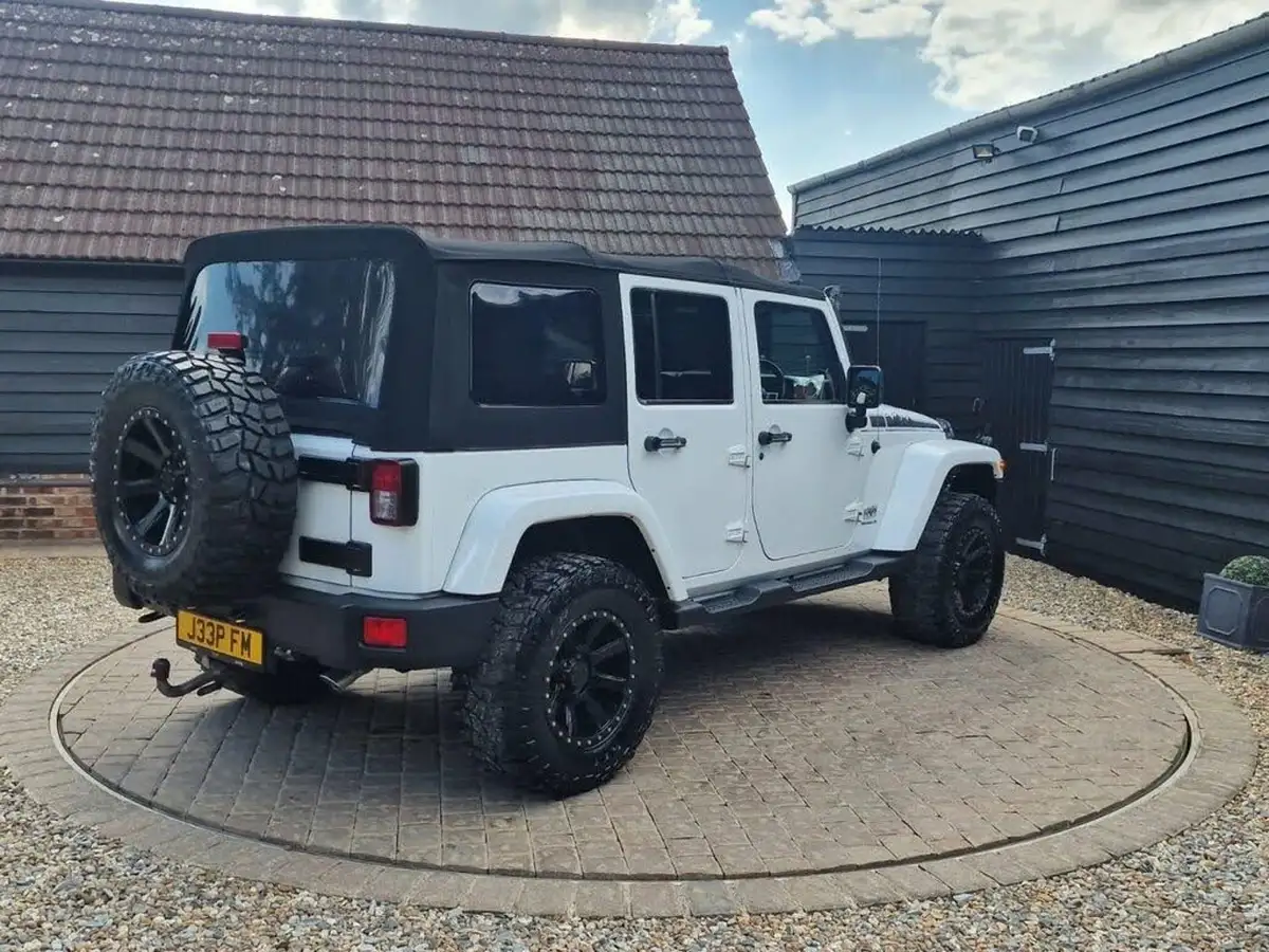 2014-jeep-wrangler-28crd-overland-unlimited-5d-big-6