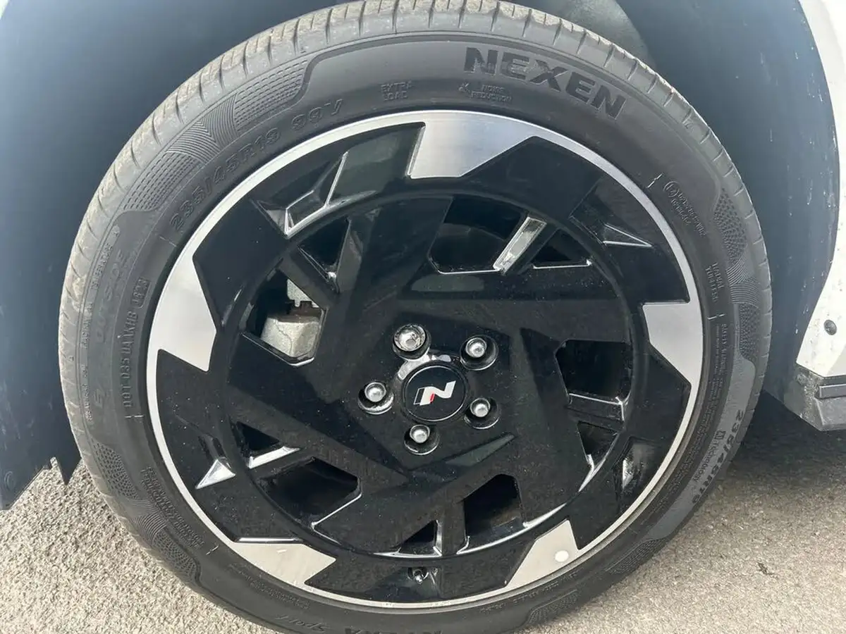 2024-hyundai-kona-e-n-line-big-14