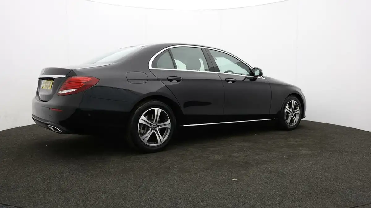 2019-mercedes-benz-e-class-20d-e220d-se-ss-saloon-4d-big-34