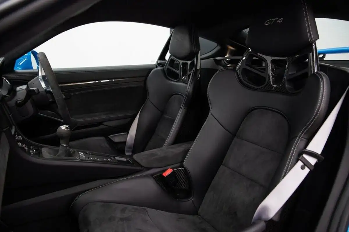 2016-porsche-cayman-38-gt4-big-3