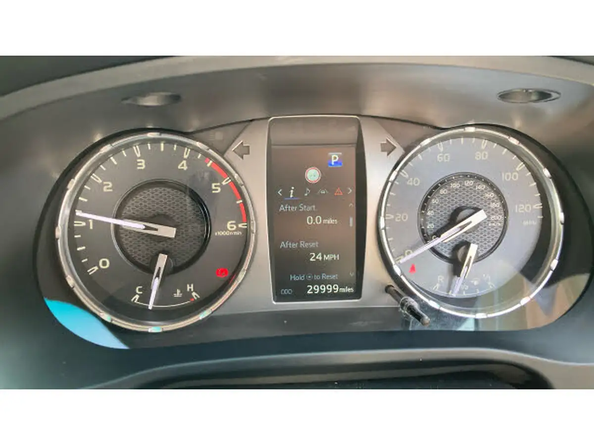 2023-toyota-hi-lux-28d-4d-invincible-2754cc-auto-big-17