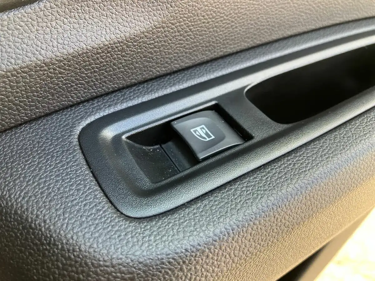 2023-dacia-sandero-10-tce-expression-100bhp-bi-fuel-big-32