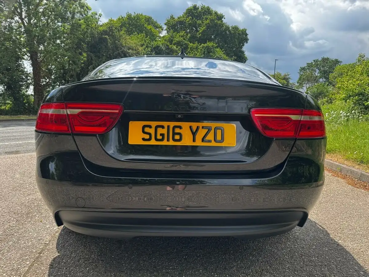 2016-jaguar-xe-20d-r-sport-163ps-auto-big-10