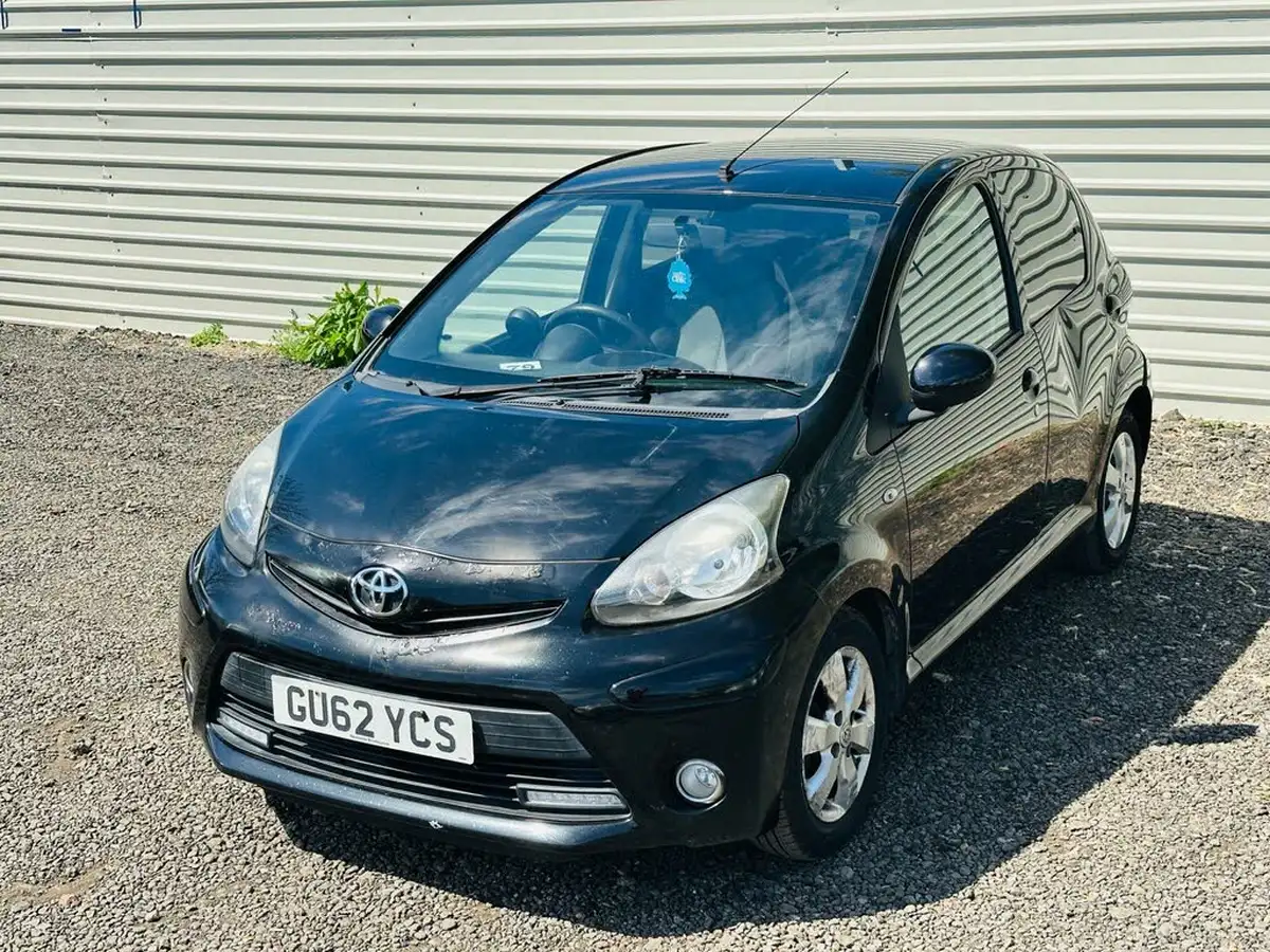 2012-toyota-aygo-10-aygo-fire-5d-big-7