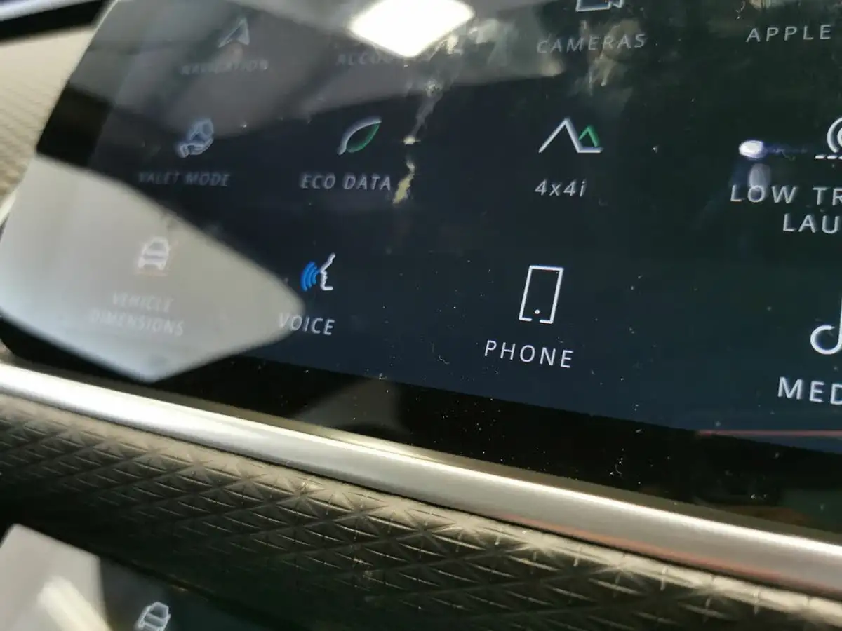 2022-land-rover-range-rover-velar-20-d200-velar-big-26
