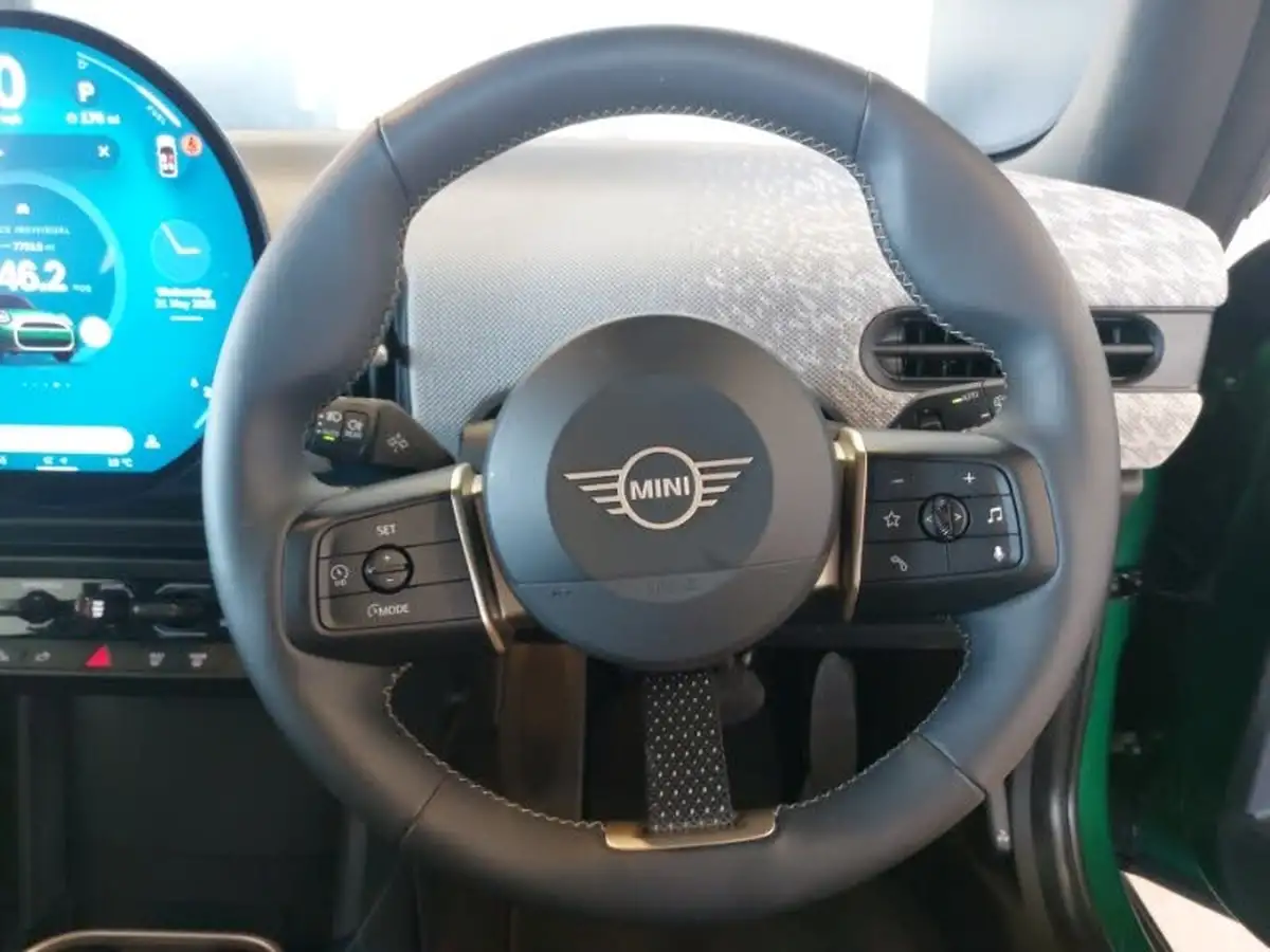 2024-mini-cooper-15-cooper-c-exclusive-3d-big-4