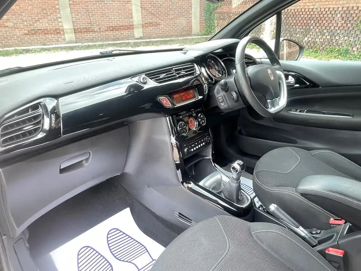 2013-citroen-ds3-16-dstyle-plus-vti-big-26