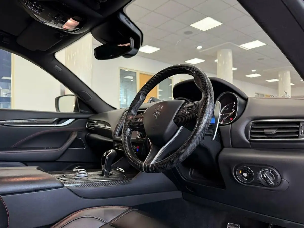 2017-maserati-levante-big-56