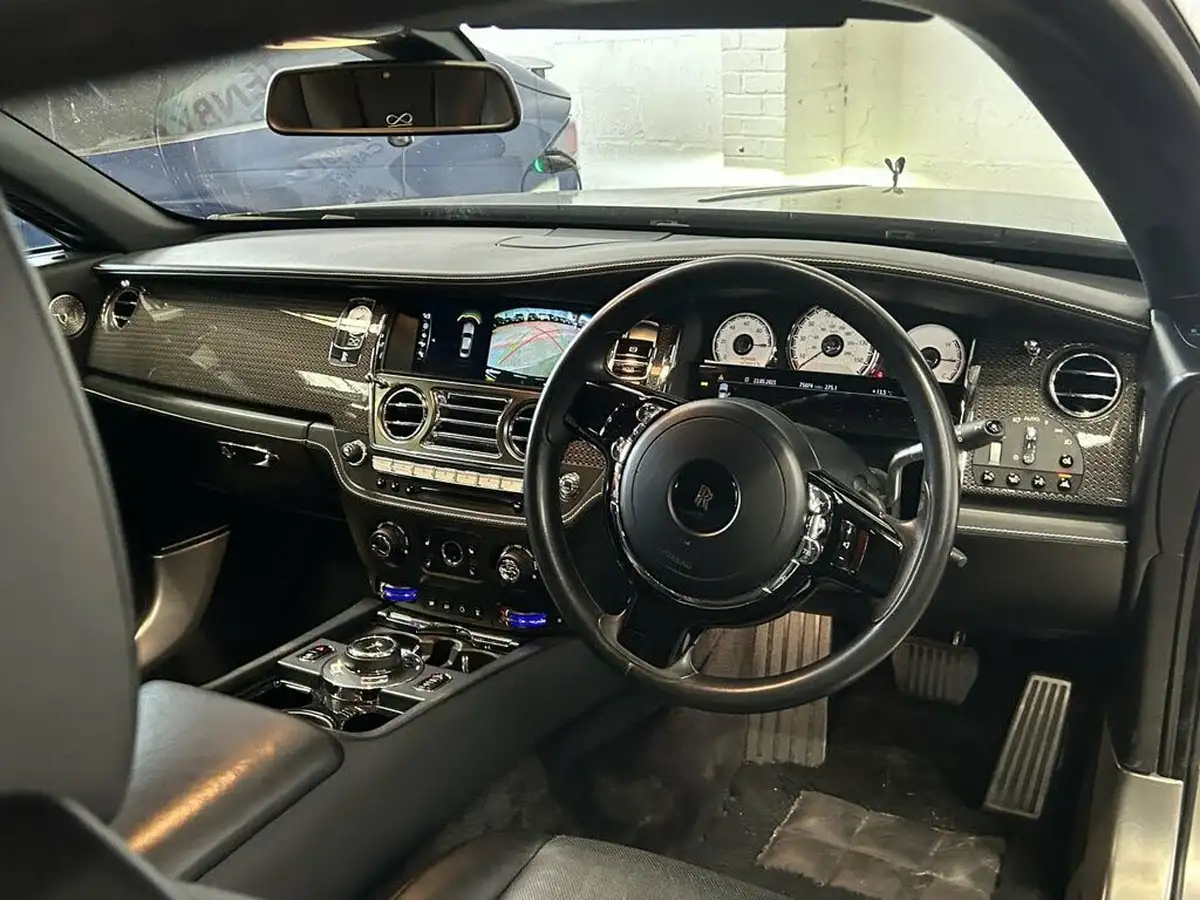 2018-rolls-royce-wraith-66-big-30