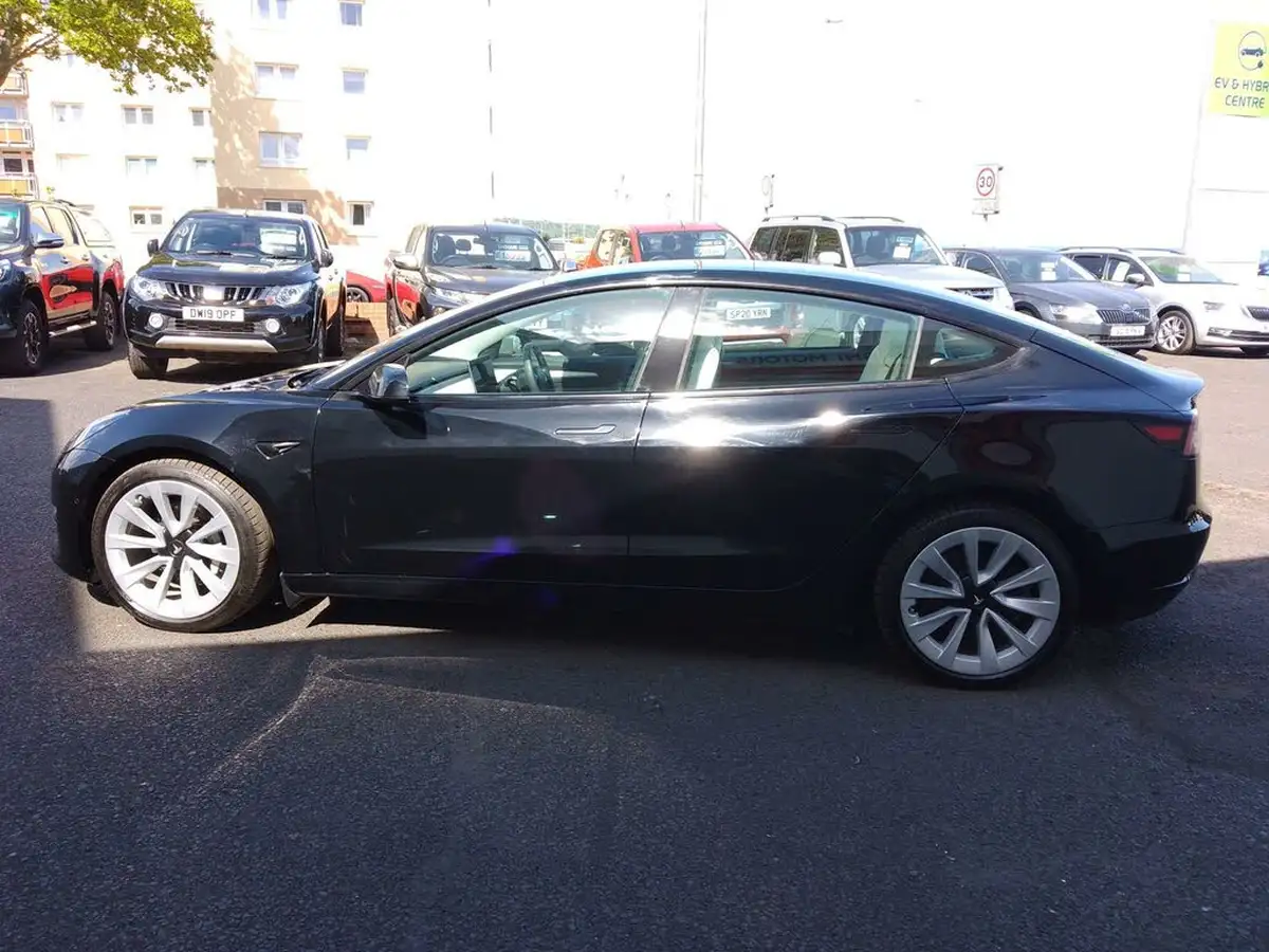 2022-tesla-model-3-e-long-range-big-5