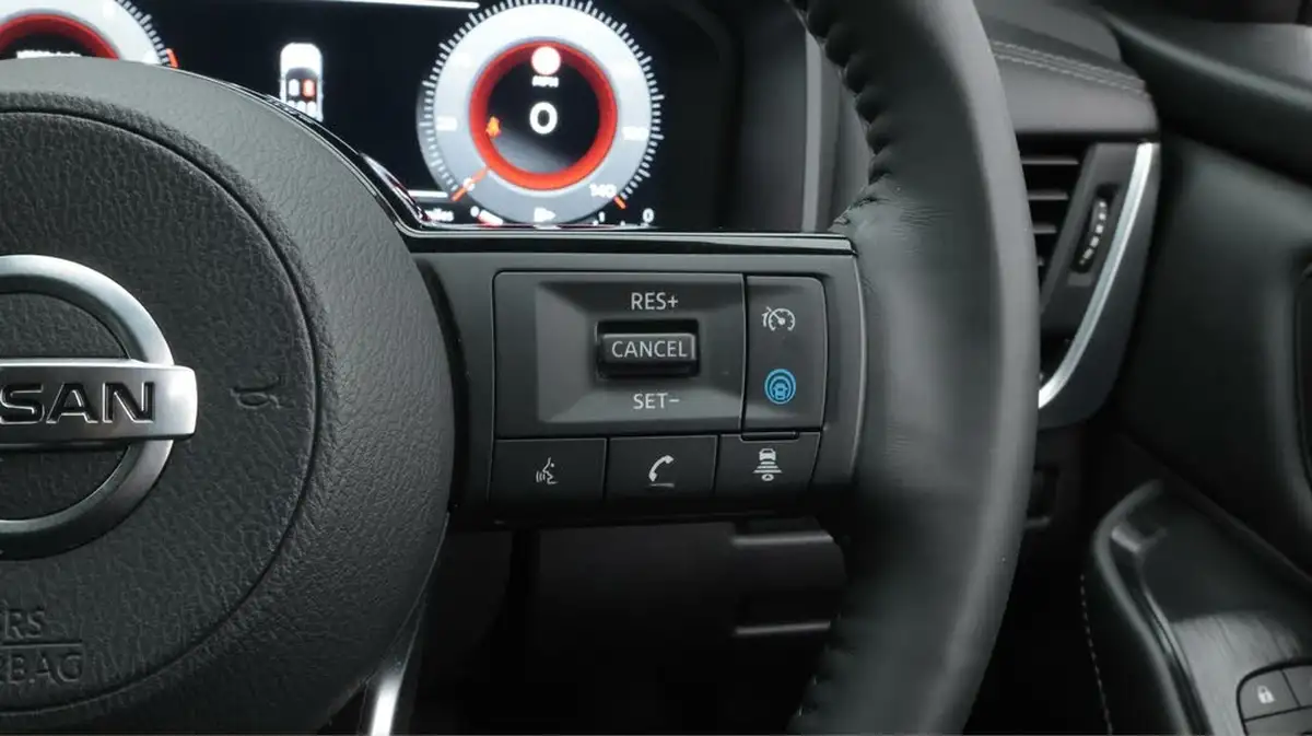 2021-nissan-qashqai-13-dig-t-premiere-edition-140ps-big-22