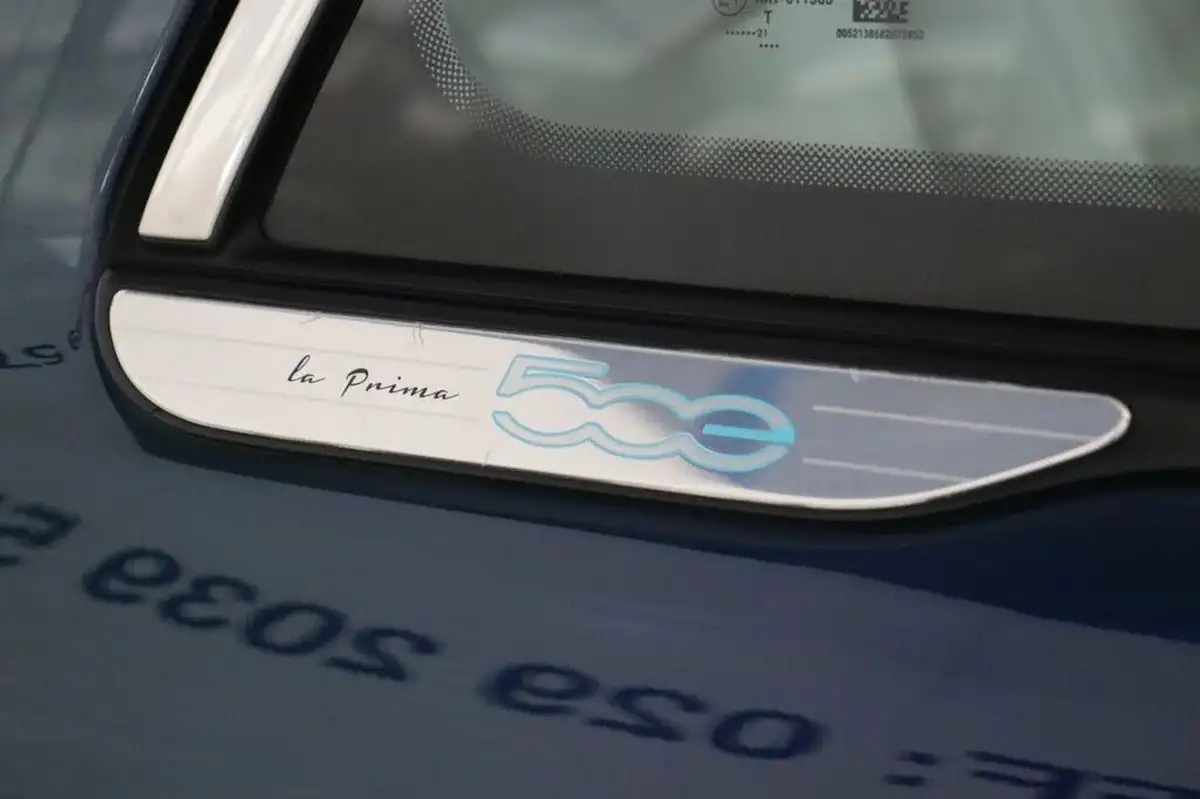 2021-fiat-500-e-la-prima-big-17