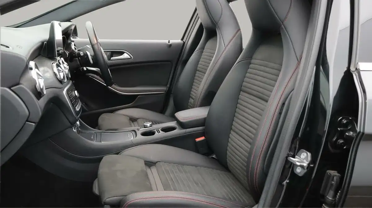 2020-mercedes-benz-gla-class-16-gla-200-amg-line-edition-plus-7g-dct-big-14