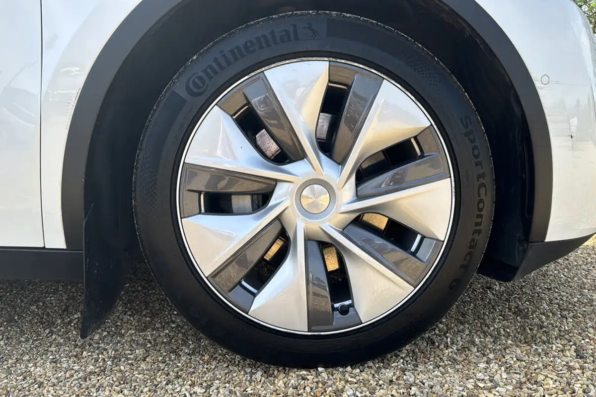 2022-tesla-model-y-e-long-range-big-27