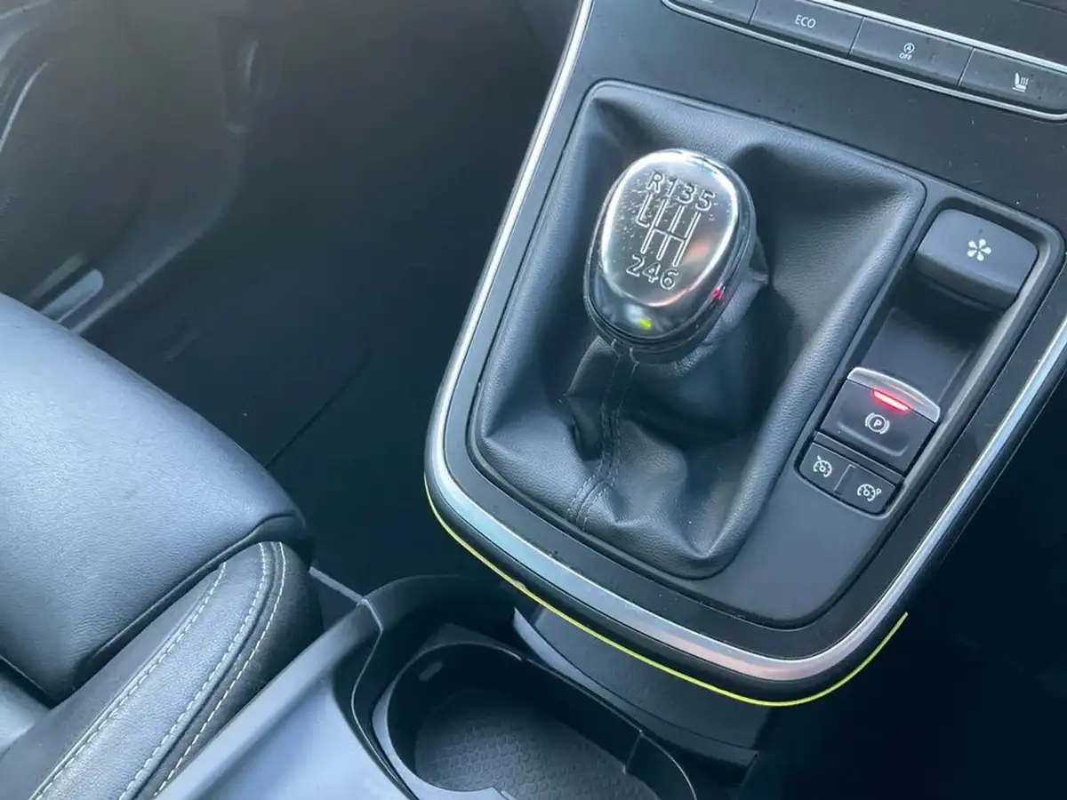 2017-renault-grand-scenic-12-tce-signature-nav-big-11