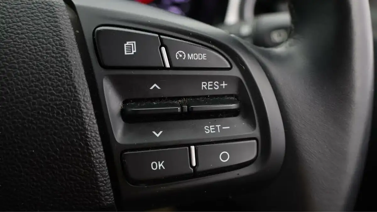 2023-hyundai-i10-10-premium-big-23